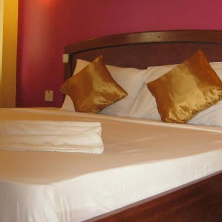 Iris Hotel Dar Es Salaam Exterior photo